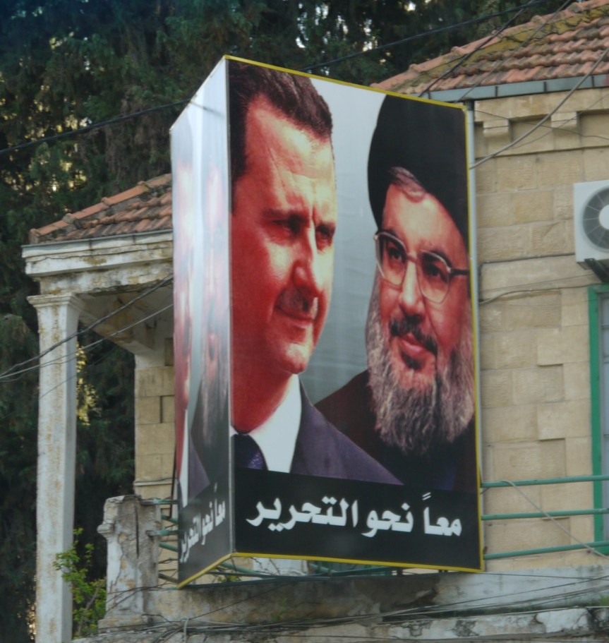 Dieses Plakat im libanesischen Baalbek zeigt Baschar al-Assad und den Hisbollah-Chef Hassan Nasrallah. Foto: Fabian Schmidmeier